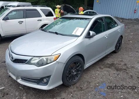 2012 Toyota Camry Se V6 z USA, uszkodzony, nr VIN 4T1BK1FK4CU005924